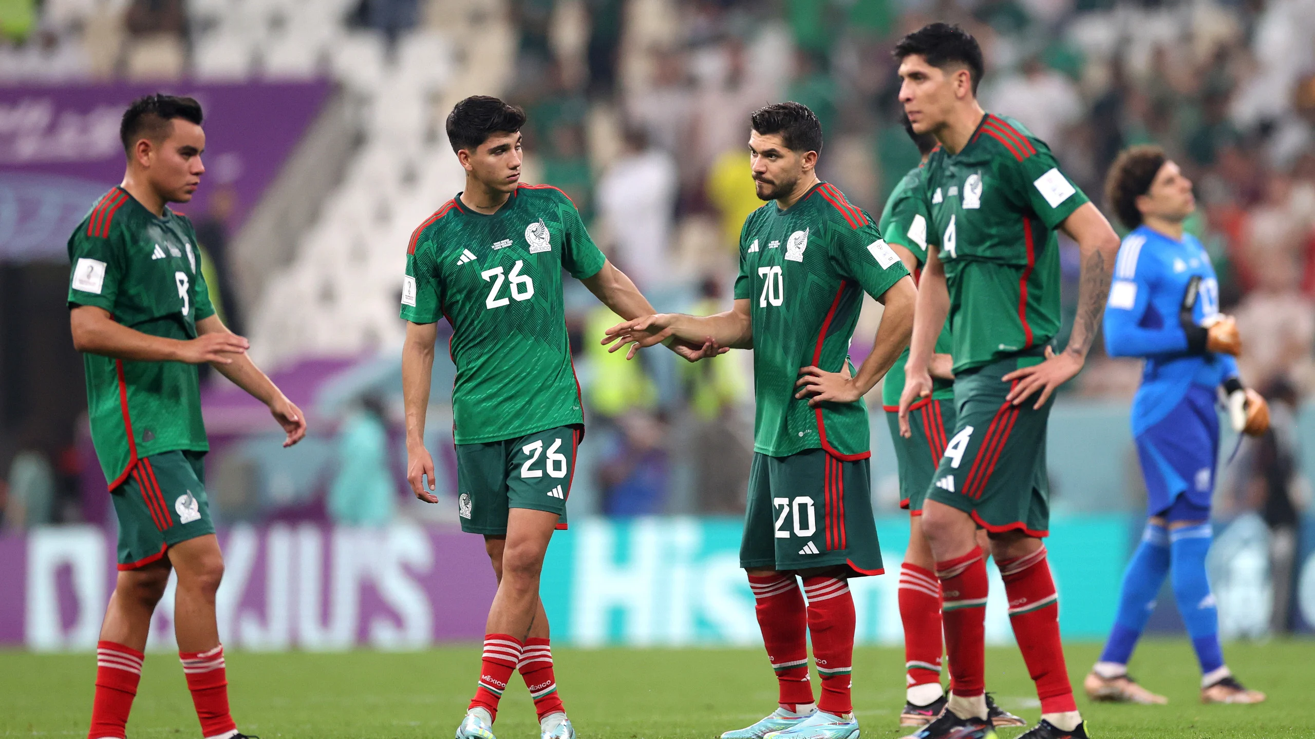 México vence Arábia Saudita, mas acaba eliminado por um gol